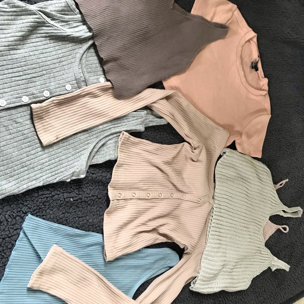 Young Women’s shirts, tights, jacket, T-shirt’s